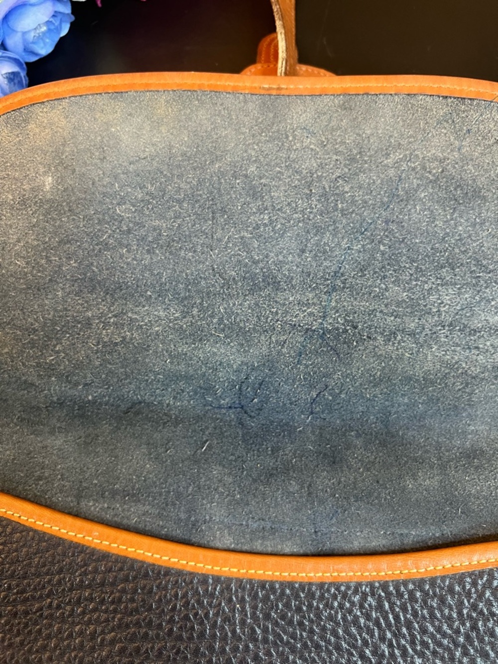 Vintage Dooney & Bourke Navy Blue Tan Leather Crossbody Bag Purse 80s 90s - Picture 6 of 16